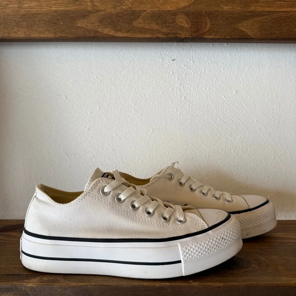 Converse Sneakers Womens Size 6.5 Chuck Taylor All Star Lift Platform Off White